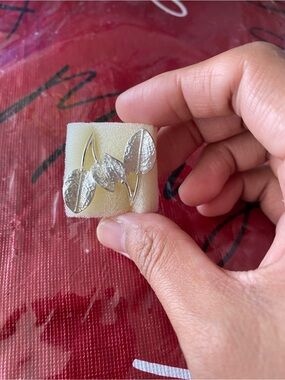 Leaf silvertone earings